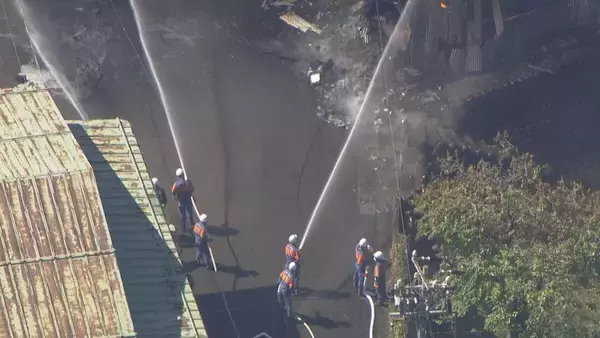 「プラスチックのリサイクルを手掛ける工場で火事 隣接する山林にも延焼 約5時間後に鎮火 2人搬送も命に別状なし 岐阜・美濃市」の画像