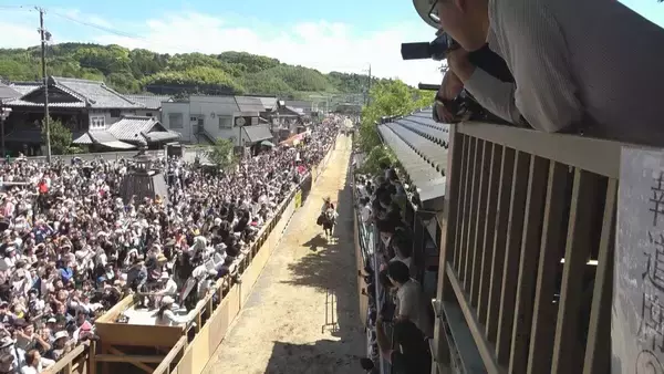 約700年続く｢上げ馬神事｣ “動物虐待”と批判浴び… 土壁撤去･坂の傾斜も緩やかに 少子化にも直面 三重･桑名市の多度大社