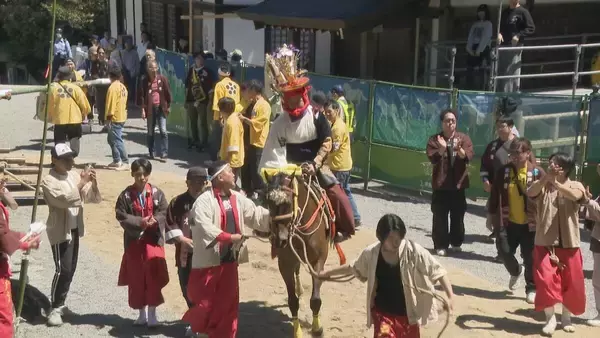 「約700年続く｢上げ馬神事｣ “動物虐待”と批判浴び… 土壁撤去･坂の傾斜も緩やかに 少子化にも直面 三重･桑名市の多度大社」の画像