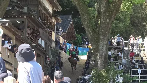 「約700年続く｢上げ馬神事｣ “動物虐待”と批判浴び… 土壁撤去･坂の傾斜も緩やかに 少子化にも直面 三重･桑名市の多度大社」の画像