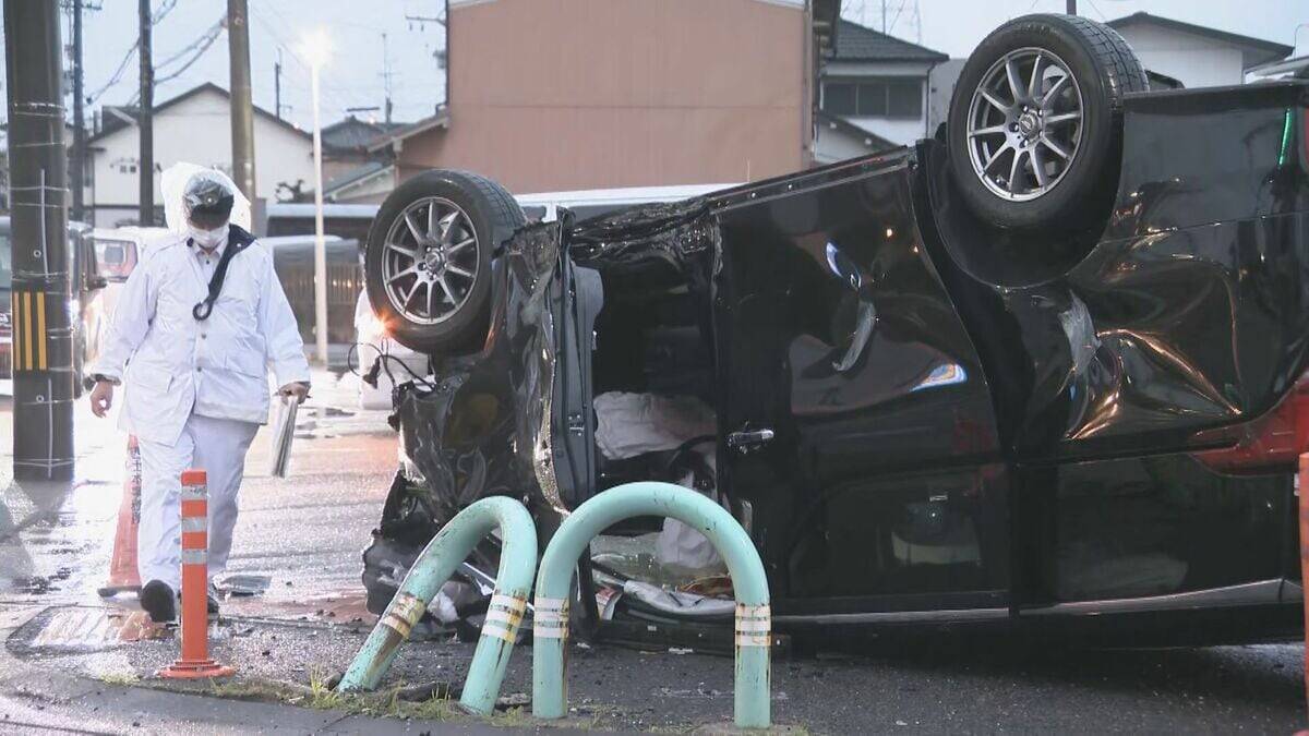 名古屋・西区でミニバンがひっくり返る衝突事故　10歳くらいの女児を含む３人を病院に搬送