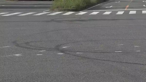 「名古屋港金城ふ頭で“ドリフト走行”した疑い 20～30代の男3人逮捕 ｢詳しく覚えていない｣など容疑否認」の画像