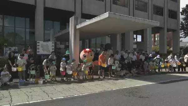 今年すでに4回も… 40℃以上の｢酷暑日｣記録した岐阜･多治見市 公式マスコット｢うながっぱ｣が地元園児らと打ち水 熱中症対策を呼びかけ