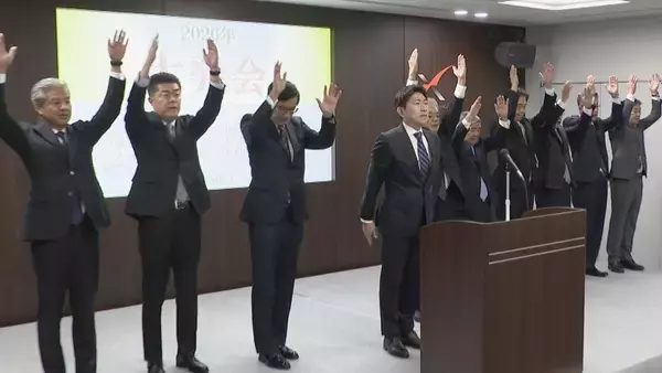 名古屋証券取引所大発会｢“午尻上がり”の1年に｣ 5日午前の日経平均株価終値は最終営業日より1400円余り高い5万1759円10銭