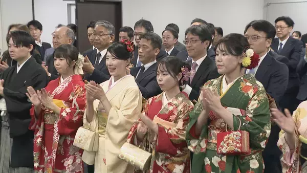 「名古屋証券取引所大発会｢“午尻上がり”の1年に｣ 5日午前の日経平均株価終値は最終営業日より1400円余り高い5万1759円10銭」の画像