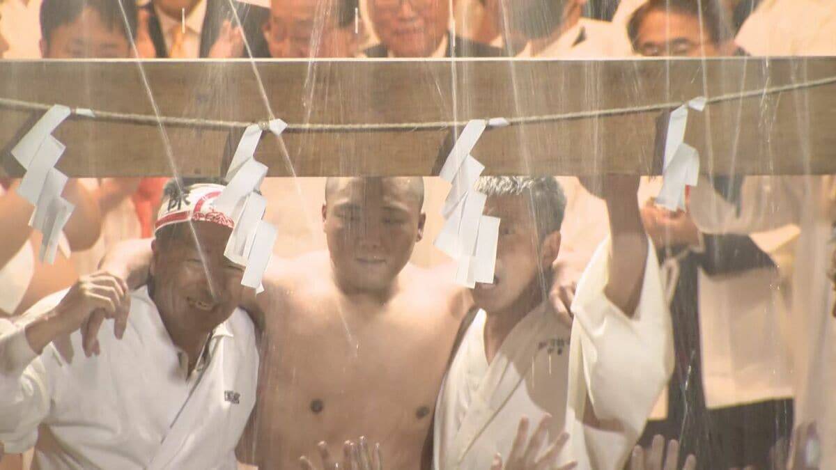 “天下の奇祭”国府宮はだか祭り 約1万人のはだか男が参加 一部の神事には女性も参加可能に　