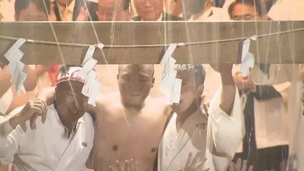 「“天下の奇祭”国府宮はだか祭り 約1万人のはだか男が参加 一部の神事には女性も参加可能に　」の画像