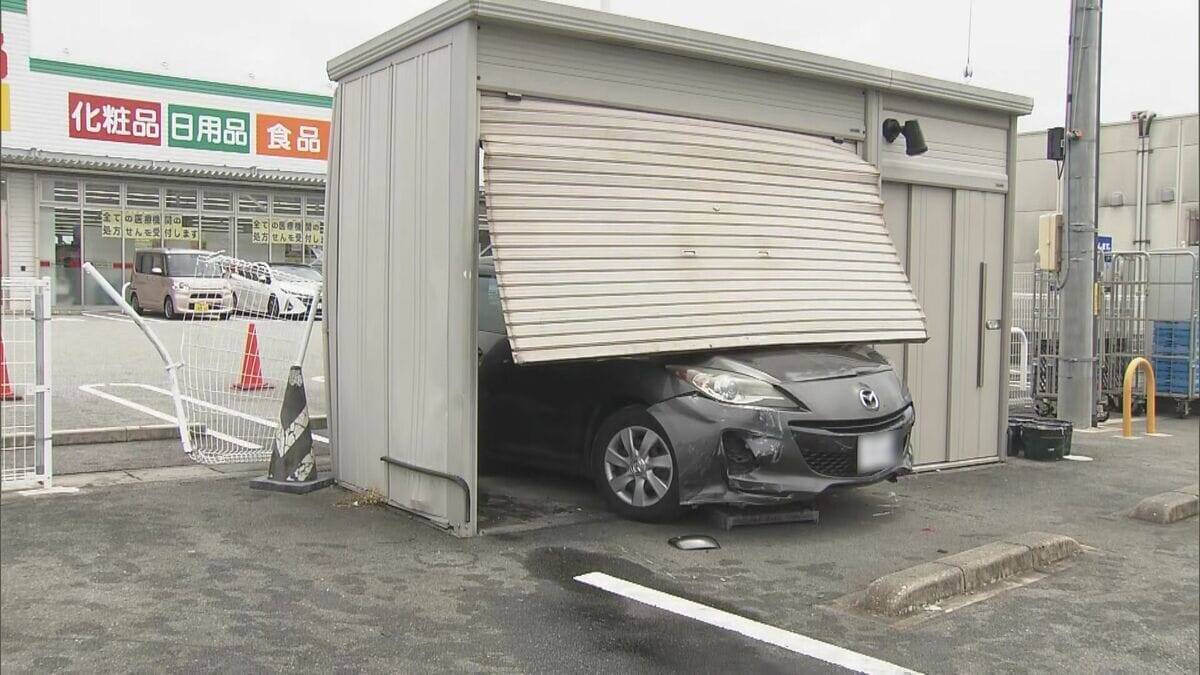 ｢10月に免許返納の予定だった｣ フェンス突き破り…コンビニ倉庫に車が突っ込む 運転していたのは80代男性 隣の薬局に駐車しようとしたところ急発進 三重･津市