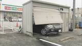 「｢10月に免許返納の予定だった｣ フェンス突き破り…コンビニ倉庫に車が突っ込む 運転していたのは80代男性 隣の薬局に駐車しようとしたところ急発進 三重･津市」の画像2