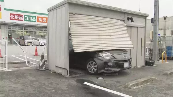 「｢10月に免許返納の予定だった｣ フェンス突き破り…コンビニ倉庫に車が突っ込む 運転していたのは80代男性 隣の薬局に駐車しようとしたところ急発進 三重･津市」の画像