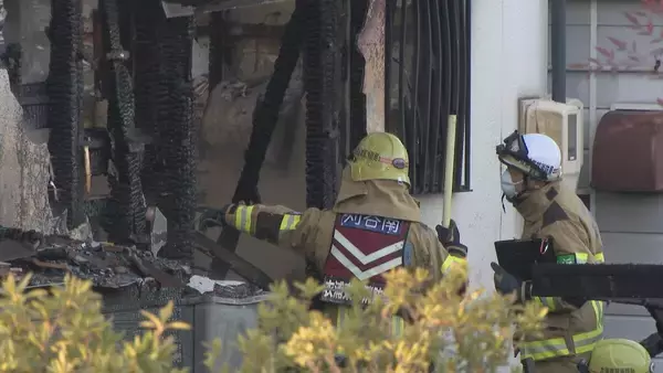 「早朝に火事 木造住宅が全焼し3人がやけど 周辺の住宅５軒の一部が焼ける 愛知・高浜市」の画像