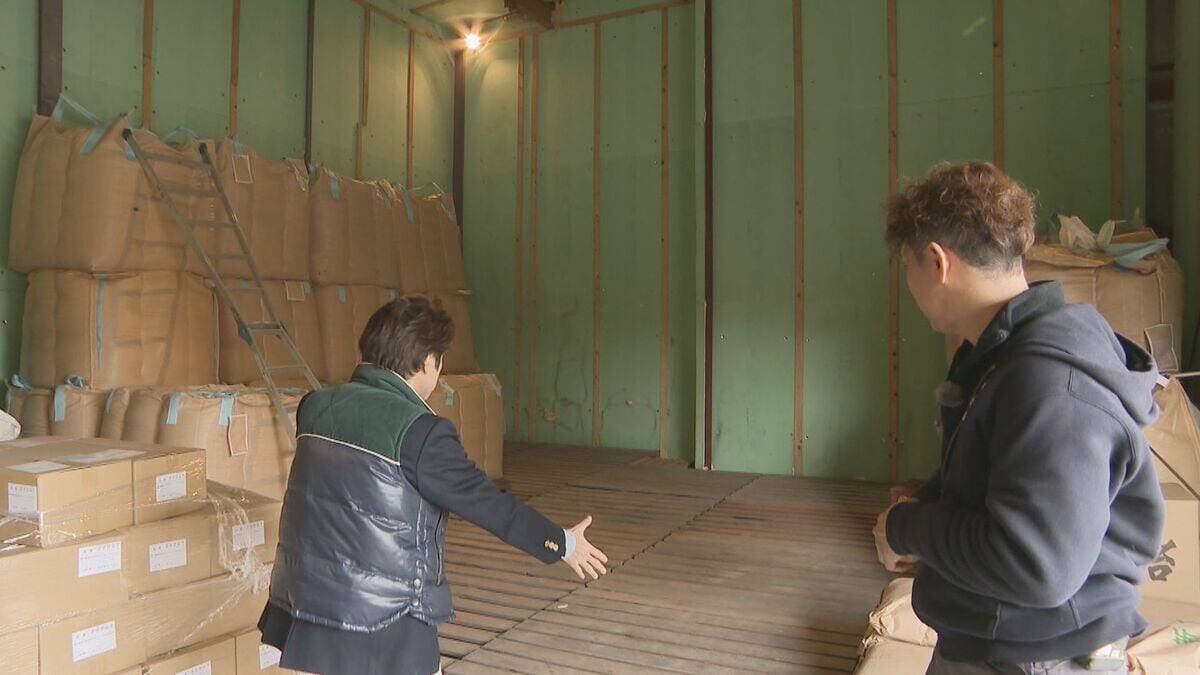 ｢新米の方が値段が下がってしまう可能性も｣ 倉庫には古米が山積みの中… コメの収穫始まる “高温障害”で農家は悲鳴 三重