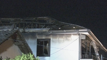 「爆発音があり煙が出ている」住宅火災で焼け跡から1人の遺体　岐阜・安八町