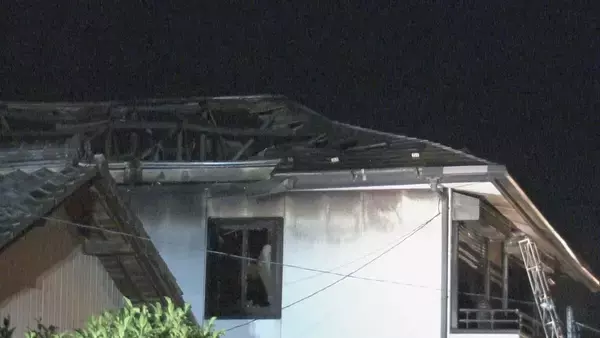 「爆発音があり煙が出ている」住宅火災で焼け跡から1人の遺体　岐阜・安八町