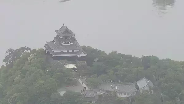 「GW終盤 東海3県はどこがにぎわった？ 空から調査 “日本最古の天守” 愛知･犬山城には1時間待ちの行列」の画像