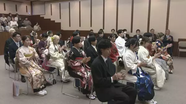 成人を感謝し恩師や旧友と再会を楽しむ　岐阜・高山市で「二十歳のつどい」