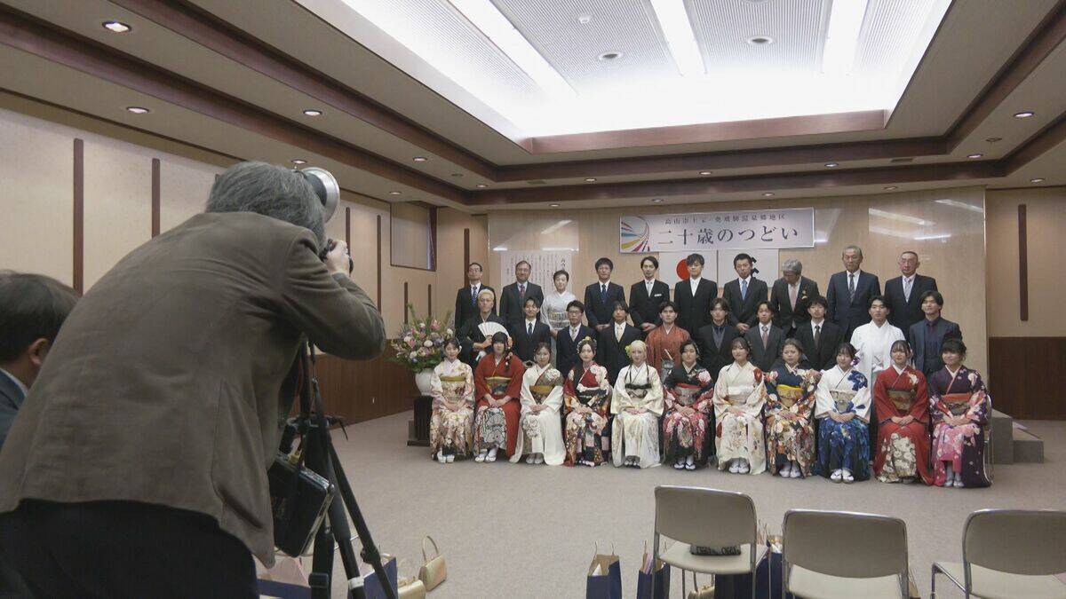 成人を感謝し恩師や旧友と再会を楽しむ　岐阜・高山市で「二十歳のつどい」