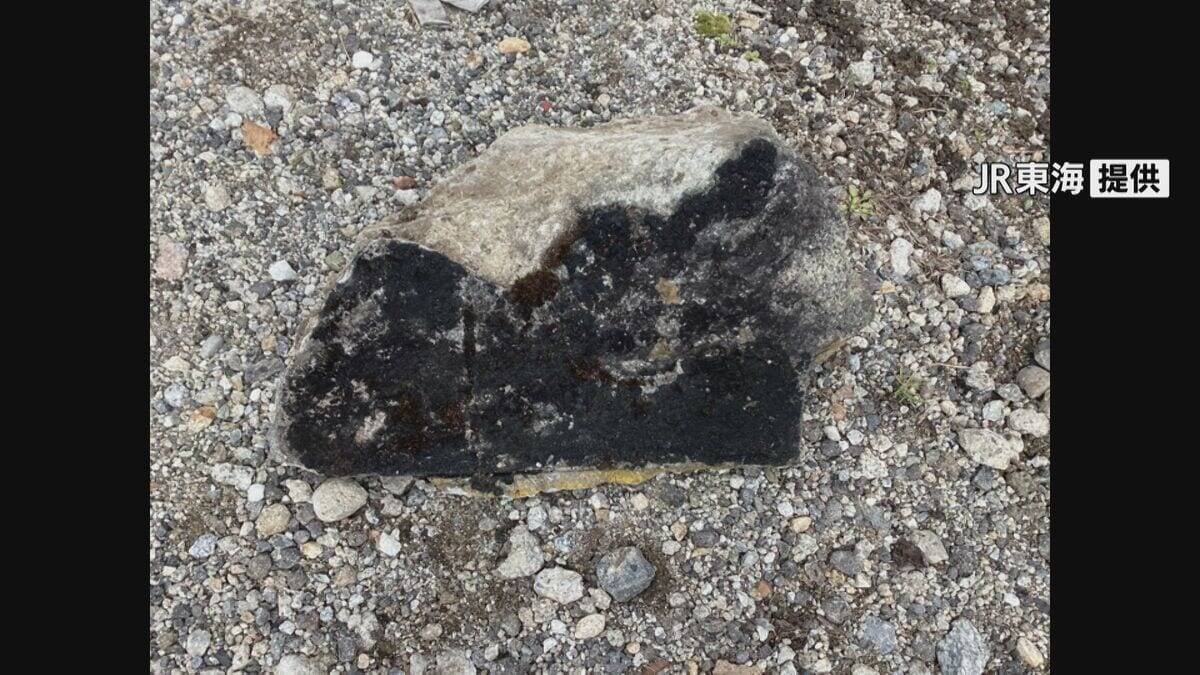 JR高山線の打保駅近くの高さ3メートルの壁面から約25キロの石とモルタル片が落下　けが人なし