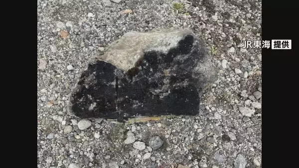 「JR高山線の打保駅近くの高さ3メートルの壁面から約25キロの石とモルタル片が落下　けが人なし」の画像