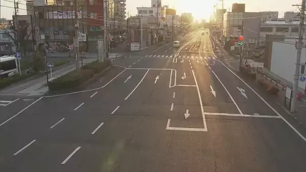 深夜に道路を歩いて横断中の64歳の男性会社員 車にはねられ意識不明の重体 三重・鈴鹿市の近鉄鈴鹿線「平田町駅」前の県道