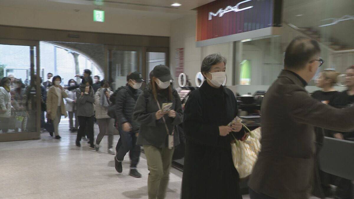 名鉄百貨店“閉店セール”はじまる 名駅再開発で来年2月に閉店…3割以上安い“感謝袋”に行列 71年の歴史を振り返る展示や“ナナちゃん”早着替えも