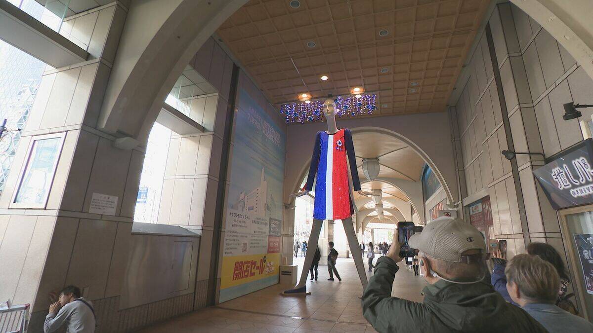 名鉄百貨店“閉店セール”はじまる 名駅再開発で来年2月に閉店…3割以上安い“感謝袋”に行列 71年の歴史を振り返る展示や“ナナちゃん”早着替えも