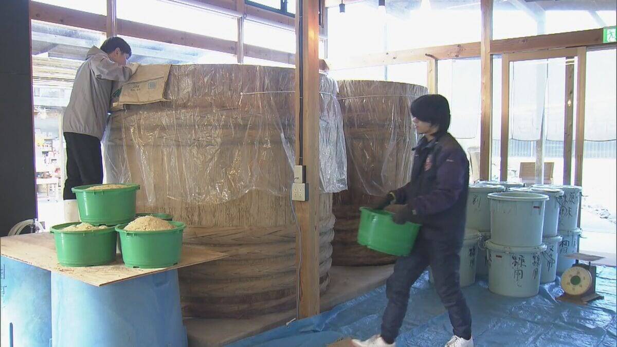 “幻の漬物”とも呼ばれる｢伊勢たくあん｣漬け込み作業 大正時代から続く伝統食 使用する“御園大根”の生産者は2軒だけに… 2～3年発酵・熟成させると完成