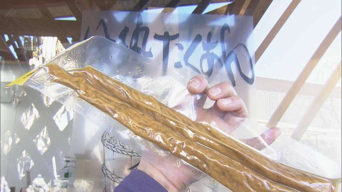 “幻の漬物”とも呼ばれる｢伊勢たくあん｣漬け込み作業 大正時代から続く伝統食 使用する“御園大根”の生産者は2軒だけに… 2～3年発酵・熟成させると完成