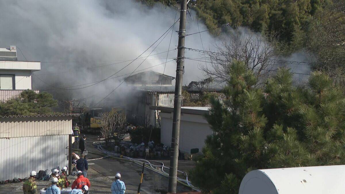 ｢黒い煙が出ている｣ 早朝にちょうちんなどを製造する工房で火災  木材や塗料などを大量に保管 きのう午後7時以降は無人 岐阜・山県市