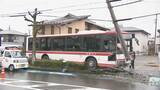 「電柱は根元から“折れる” バスが電柱に衝突… 一時約1790戸停電 当時車内には運転手と乗客2人 愛知･春日井市」の画像1