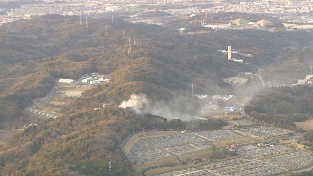 産業廃棄物を扱う工場で火事 山林にも延焼 約7時間後にほぼ消し止められる 今のところけが人なし ｢山で炎があがっている｣などと消防に通報 愛知･岡崎市