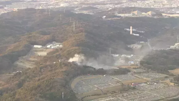 「産業廃棄物を扱う工場で火事 山林にも延焼 約7時間後にほぼ消し止められる 今のところけが人なし ｢山で炎があがっている｣などと消防に通報 愛知･岡崎市」の画像