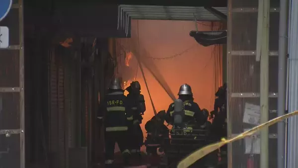 伊勢神宮外宮近くの商店街で火事…約４時間半後にほぼ消し止められるも消火活動続く　けが人や逃げ遅れは確認されず