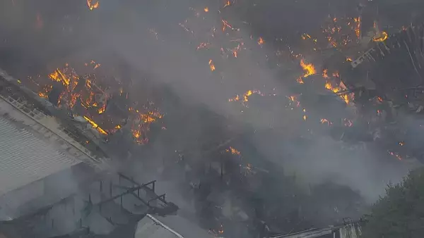「伊勢神宮外宮近くの商店街で火事…約４時間半後にほぼ消し止められるも消火活動続く　けが人や逃げ遅れは確認されず」の画像