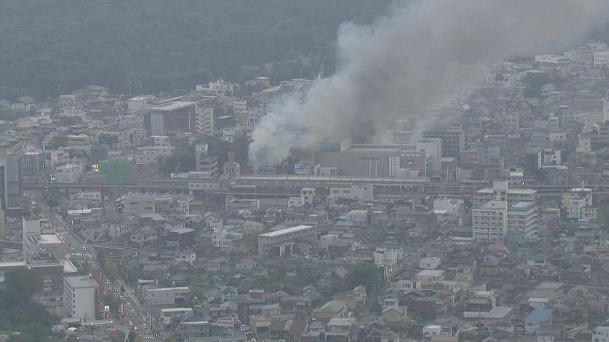 伊勢神宮外宮近くの商店街で火事…約４時間半後にほぼ消し止められるも消火活動続く　けが人や逃げ遅れは確認されず