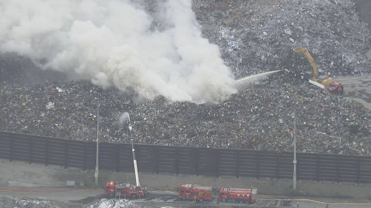 ｢野積みの金属スクラップが燃えている｣ 大同特殊鋼 工場敷地内で火事 12時間以上経過も鎮火せず… 愛知･東海市