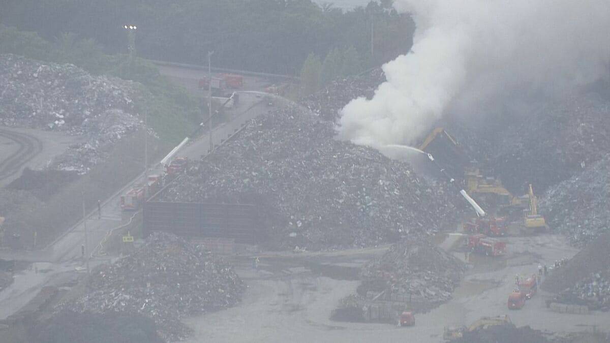 ｢野積みの金属スクラップが燃えている｣ 大同特殊鋼 工場敷地内で火事 12時間以上経過も鎮火せず… 愛知･東海市