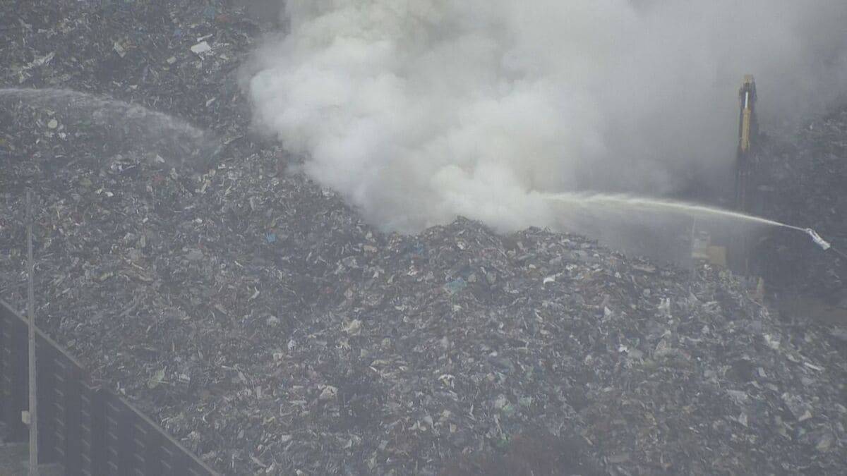 ｢野積みの金属スクラップが燃えている｣ 大同特殊鋼 工場敷地内で火事 12時間以上経過も鎮火せず… 愛知･東海市