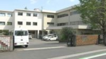 千葉・松戸の小学校でスプレー誤噴射　児童３９人が搬送　女子児童が家から携帯