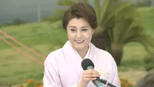 藤原紀香さんがマザー牧場のイベントでシンガポールの魅力を語る