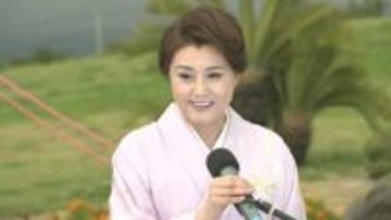 藤原紀香さんがマザー牧場のイベントでシンガポールの魅力を語る