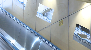 ＪＲ西船橋駅に防犯ミラー増設　背後に目が届くことで痴漢・盗撮を防止する狙い