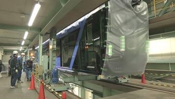 千葉都市モノレールに新型車両が到着　深夜の作業　お披露目は８月下旬予定