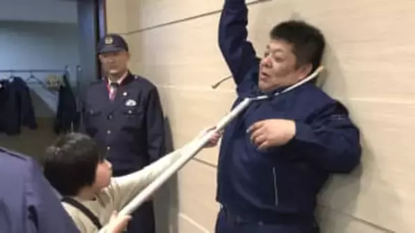 白バイ乗車や”さすまた”など使い逮捕術に挑戦　千葉市内で「警察体験フェスタ」