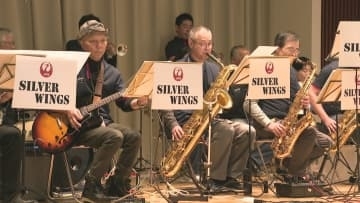 日本航空グループの社員らが演奏　航空科学博物館で恒例のクリスマスコンサート