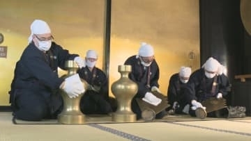 成田山新勝寺で恒例の「すす払い」　新年に向け１年間の汚れ落とす　千葉・成田市