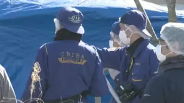 茂原の全焼住宅で現場検証　遺体女性は８０代の母親か　６０代息子の行方を捜査