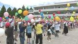 「児童の夢を乗せて大空へ　船橋市立法典東小学校　創立６０周年記念セレモニー」の画像1