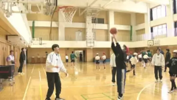 バスケの楽しさ伝えたい　市立船橋高校バスケ部が地元小学生に出前授業