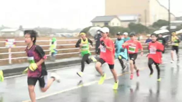 「増田明美杯」マラソン大会　雨の中約２４００人駆け抜ける　千葉・いすみ市